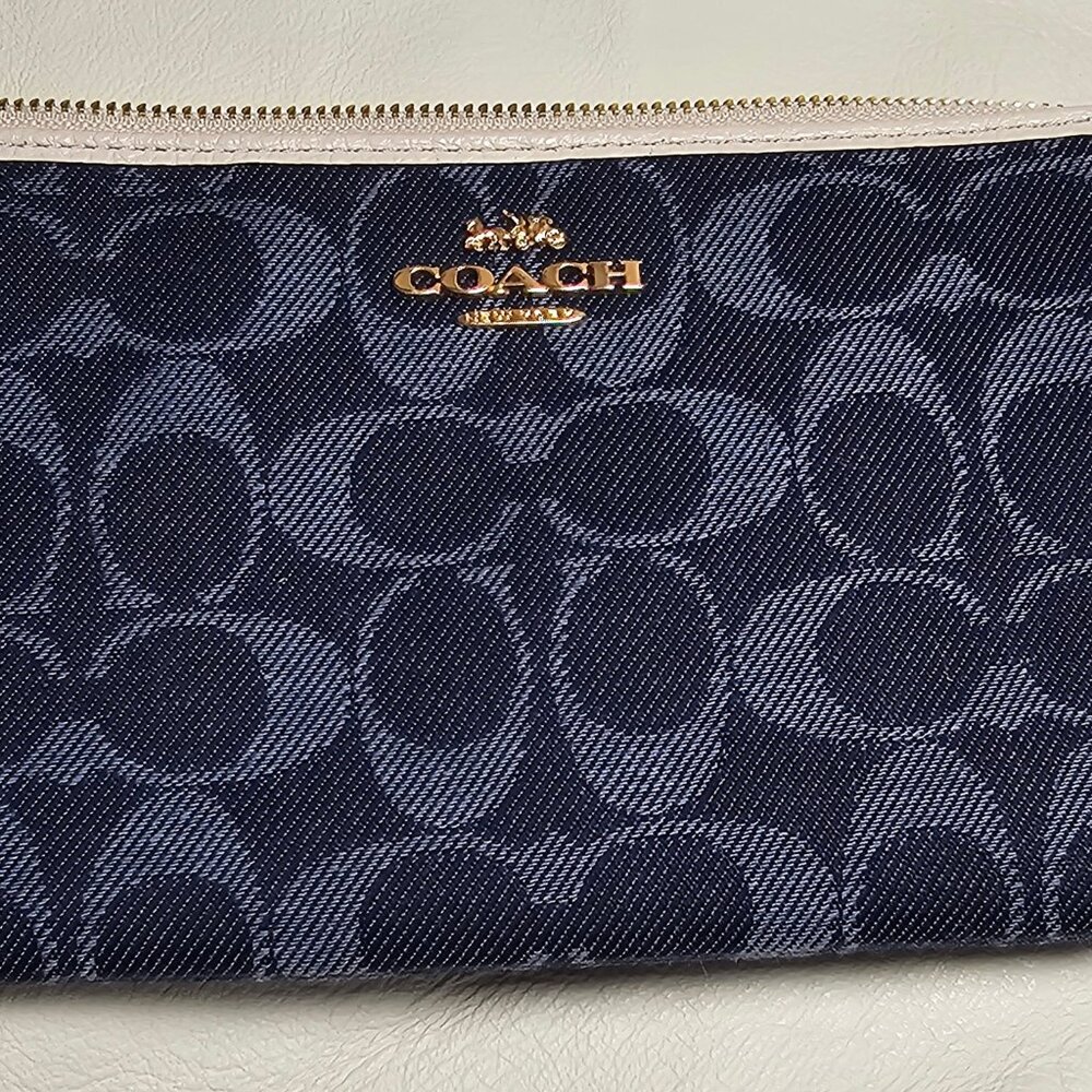 Authentic COACH Signature Jacquard Wristlet